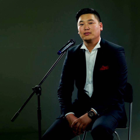 Дуучин П.Идэржавхлан шинэ уран бүтээлээ дэлгэлээ